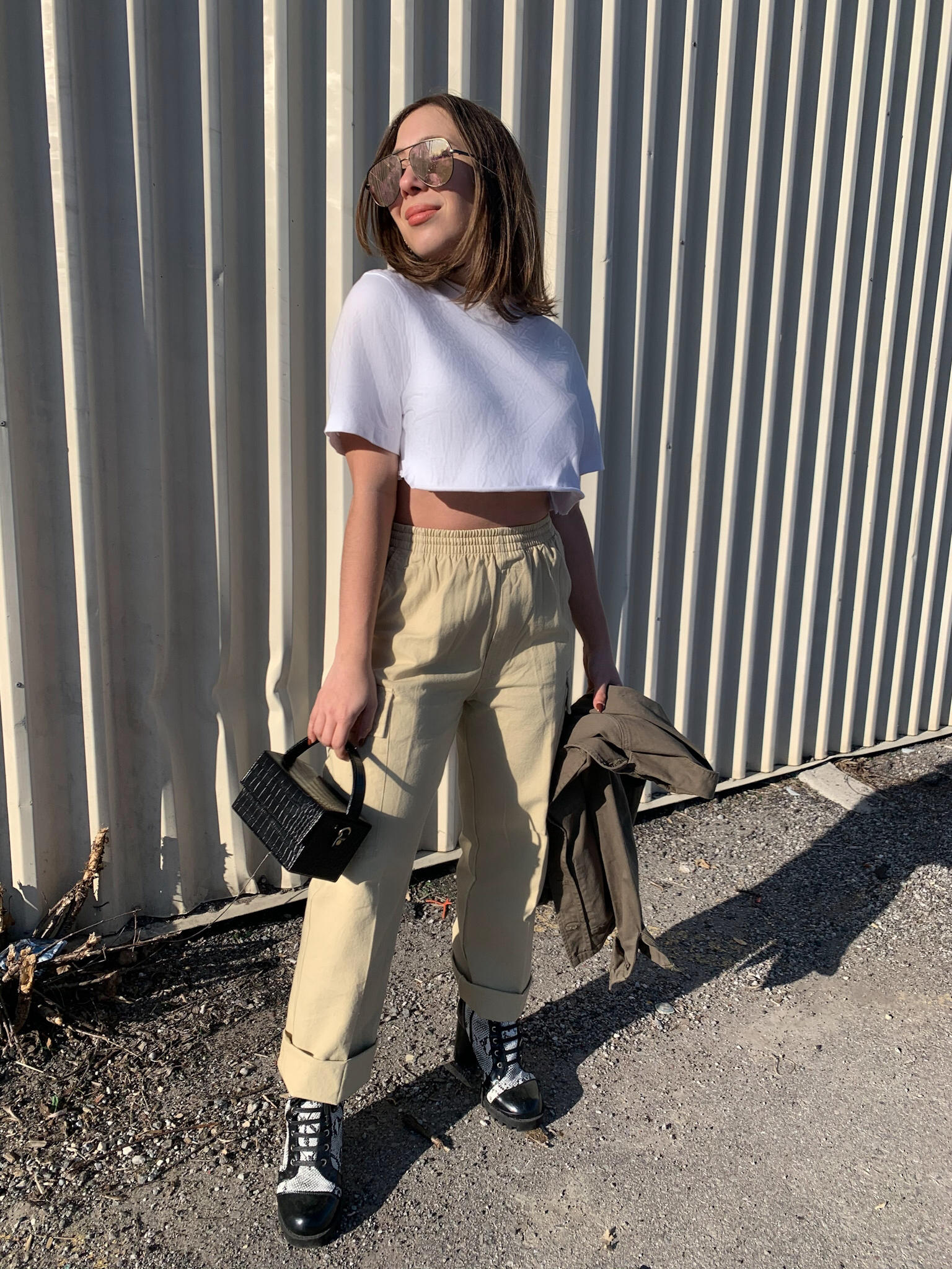 tops to wear with baggy cargo pants